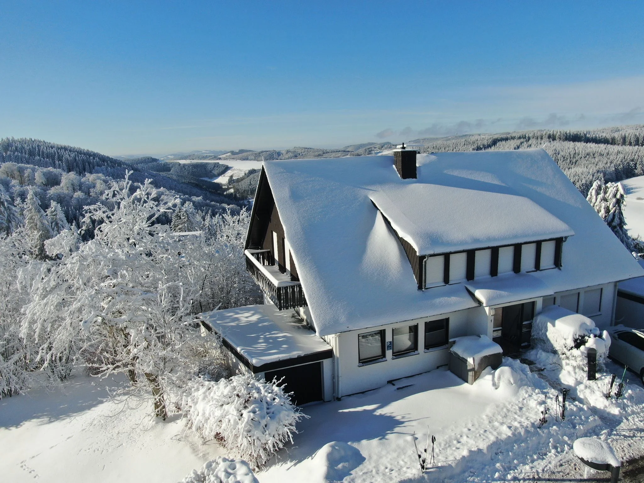 Haus im Schnee, Winterlandschaft